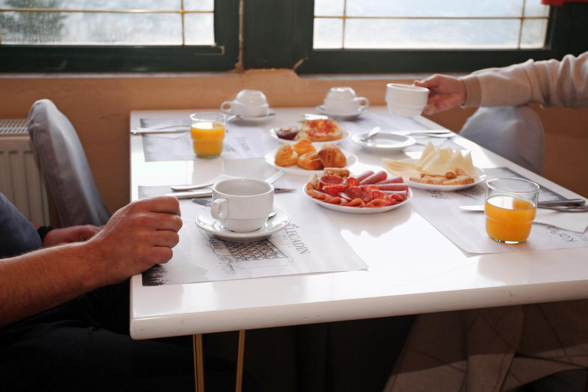 Hotel Lecadin Karpenísion Zewnętrze zdjęcie