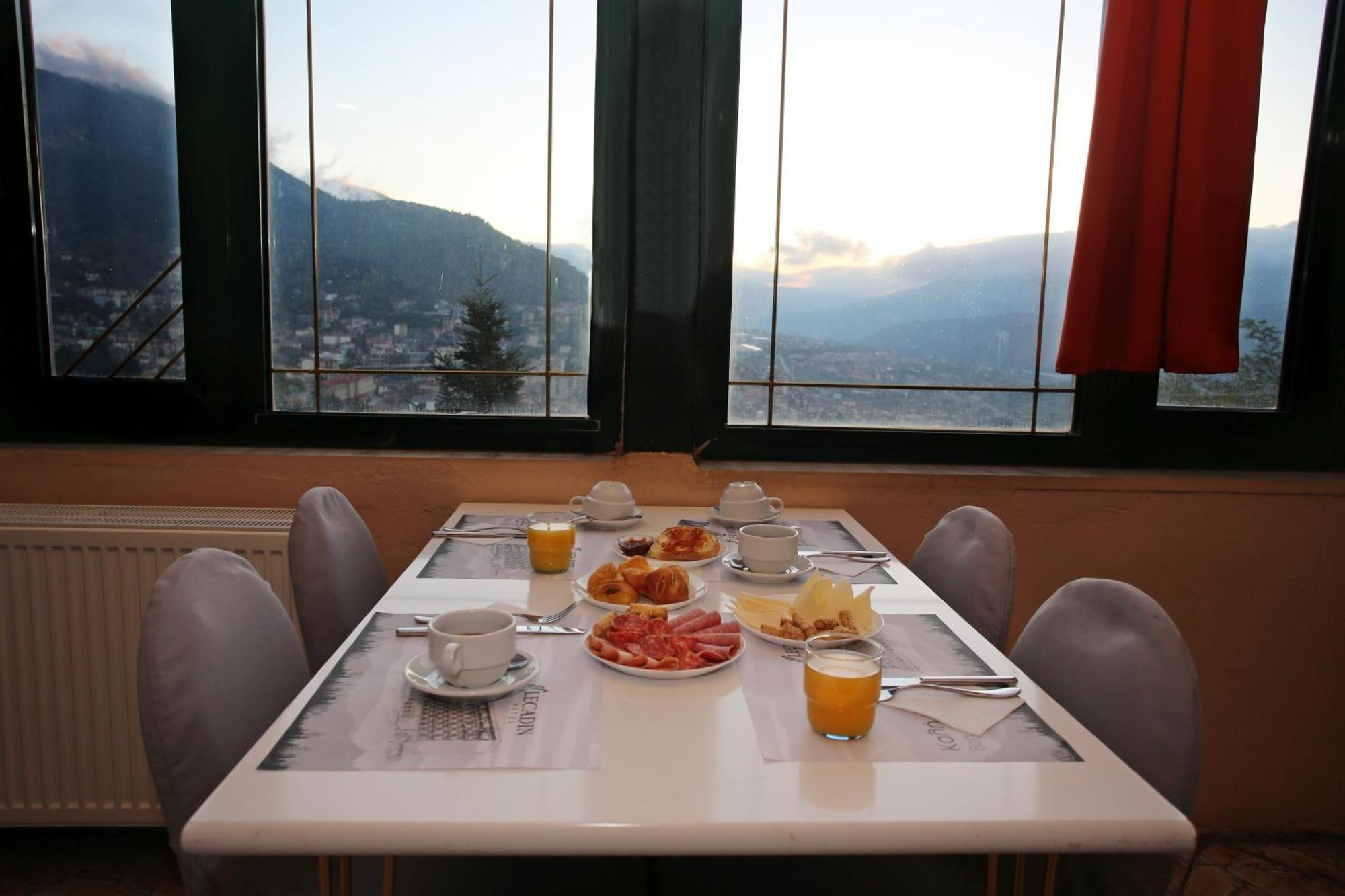 Hotel Lecadin Karpenísion Zewnętrze zdjęcie