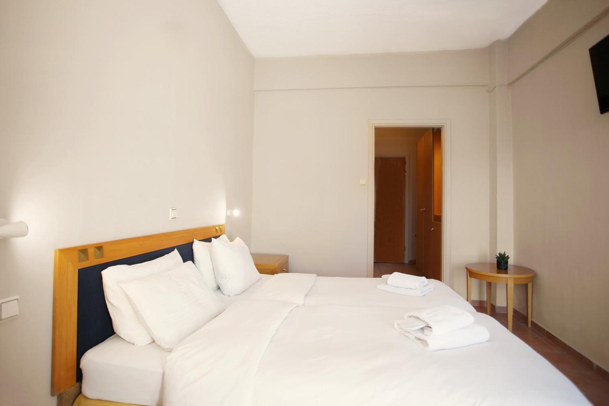 Hotel Lecadin Karpenísion Zewnętrze zdjęcie