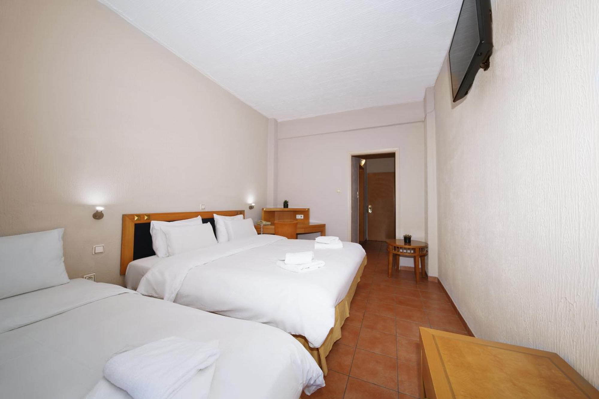 Hotel Lecadin Karpenísion Zewnętrze zdjęcie