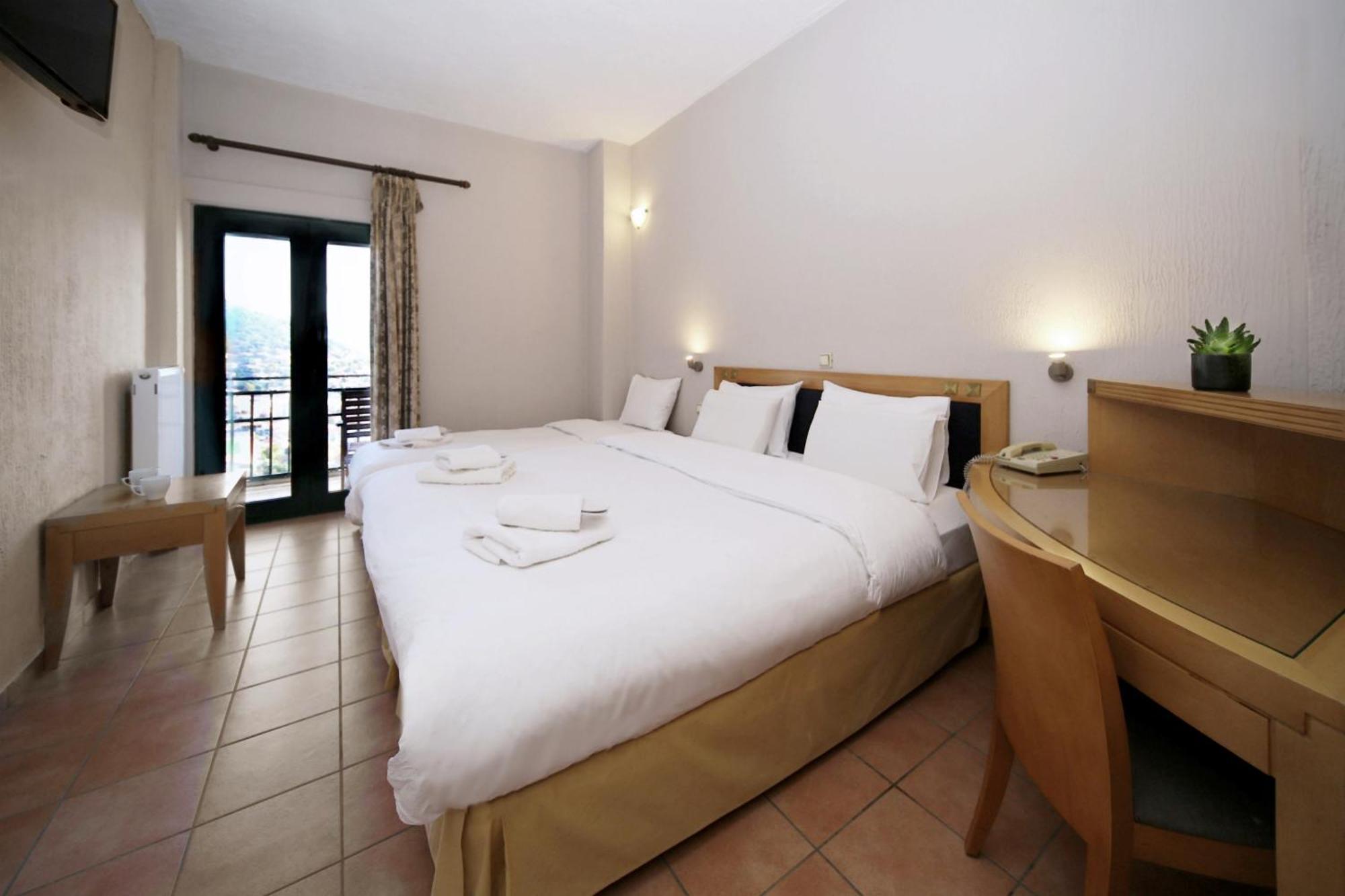 Hotel Lecadin Karpenísion Zewnętrze zdjęcie