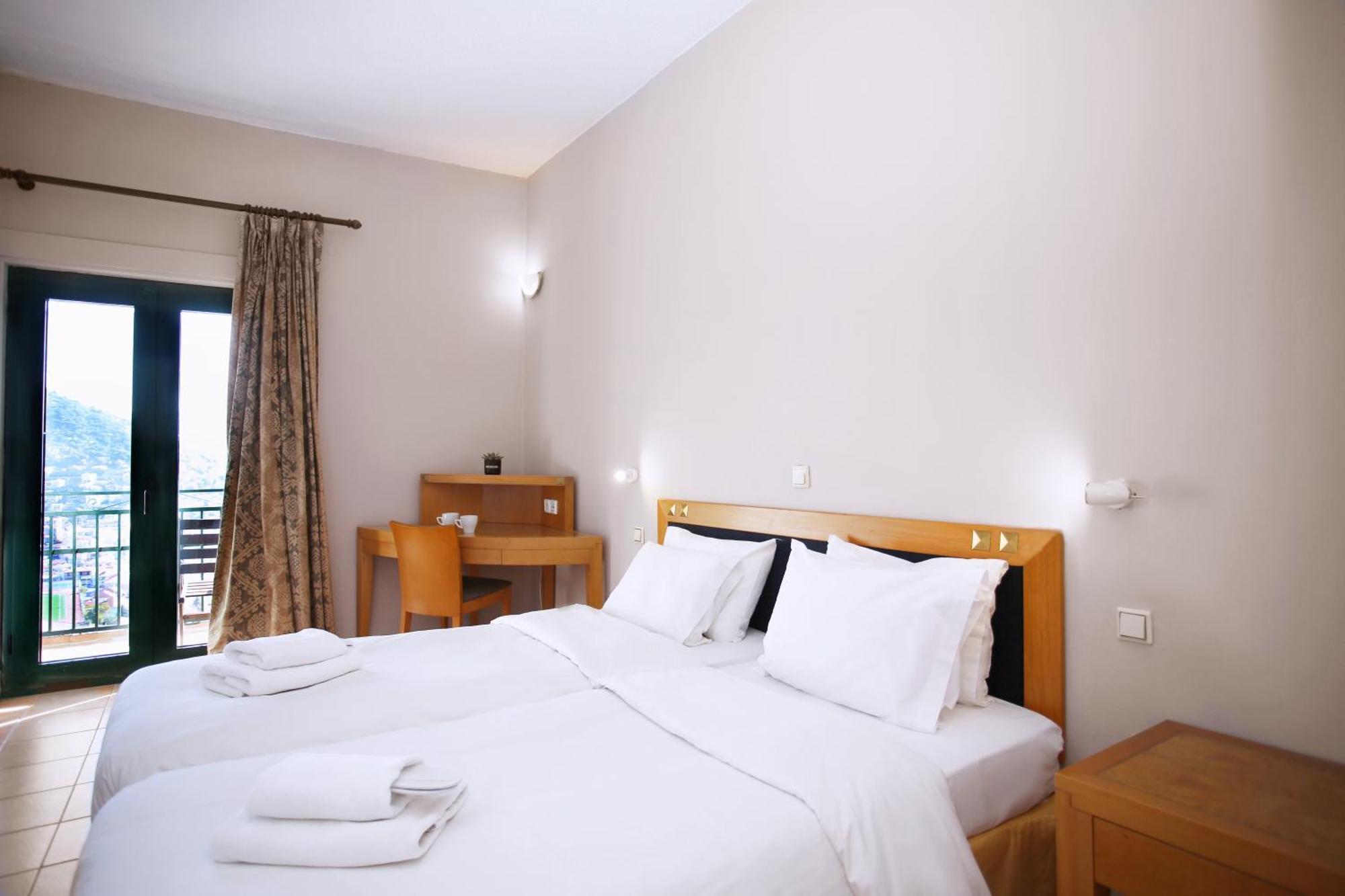 Hotel Lecadin Karpenísion Zewnętrze zdjęcie